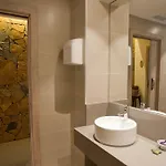Hotel Victor *