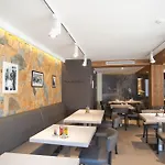 Victor Hotel