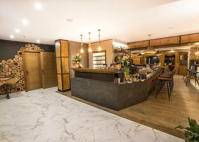 Victor Hotel