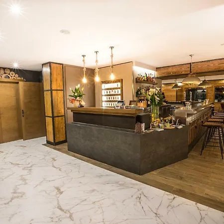 Victor Hotel